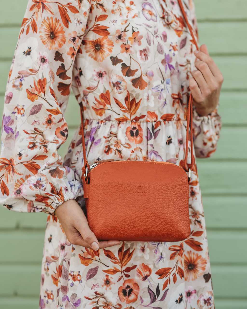 DaalianpunainenNahkainenUtuapikkulaukkuLysti