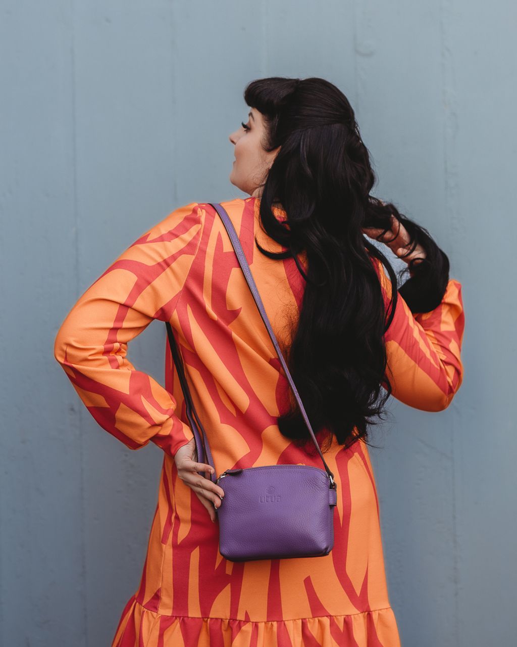 Laadukas-pikkulaukku-utua-lysti-kirkas-violetti