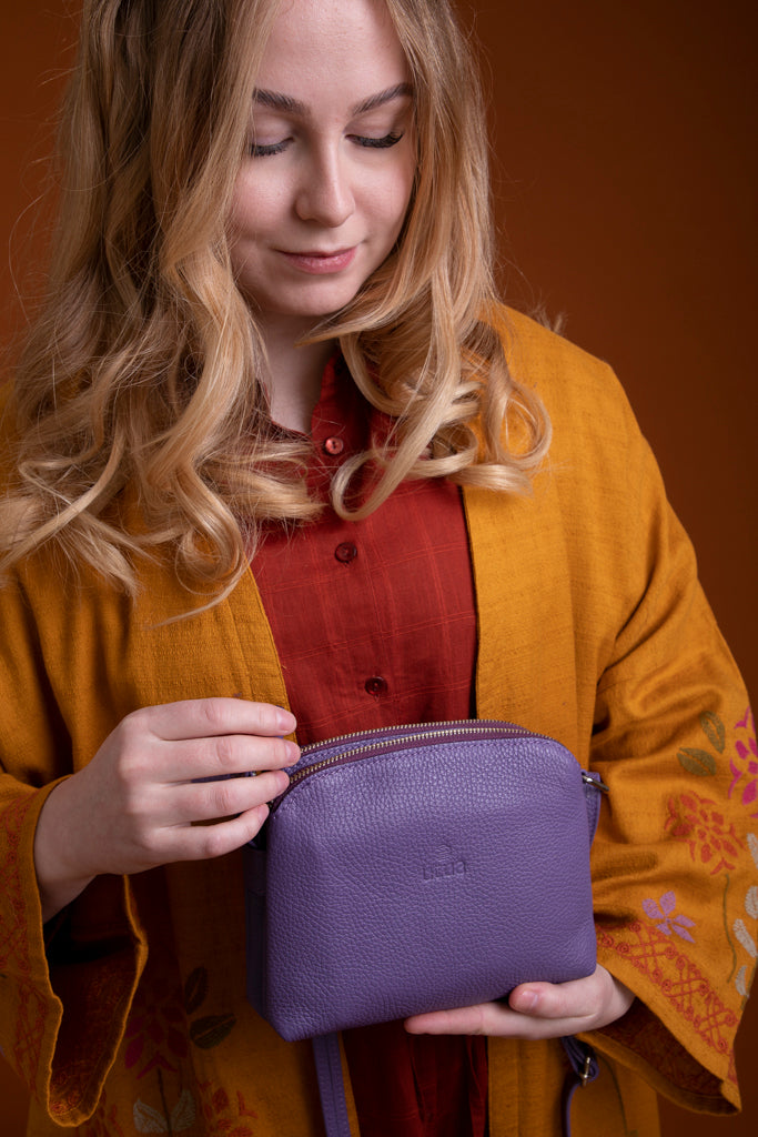 Laadukas Utua Lysti pikkulaukku tummanvioletti