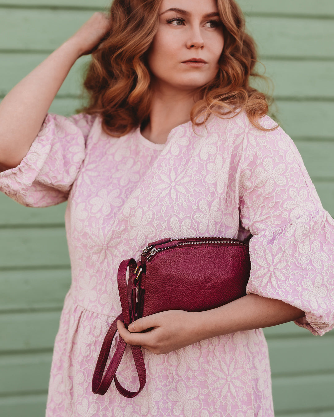 Laadukas_Utua_Lysti_pikkulaukku_harmaa