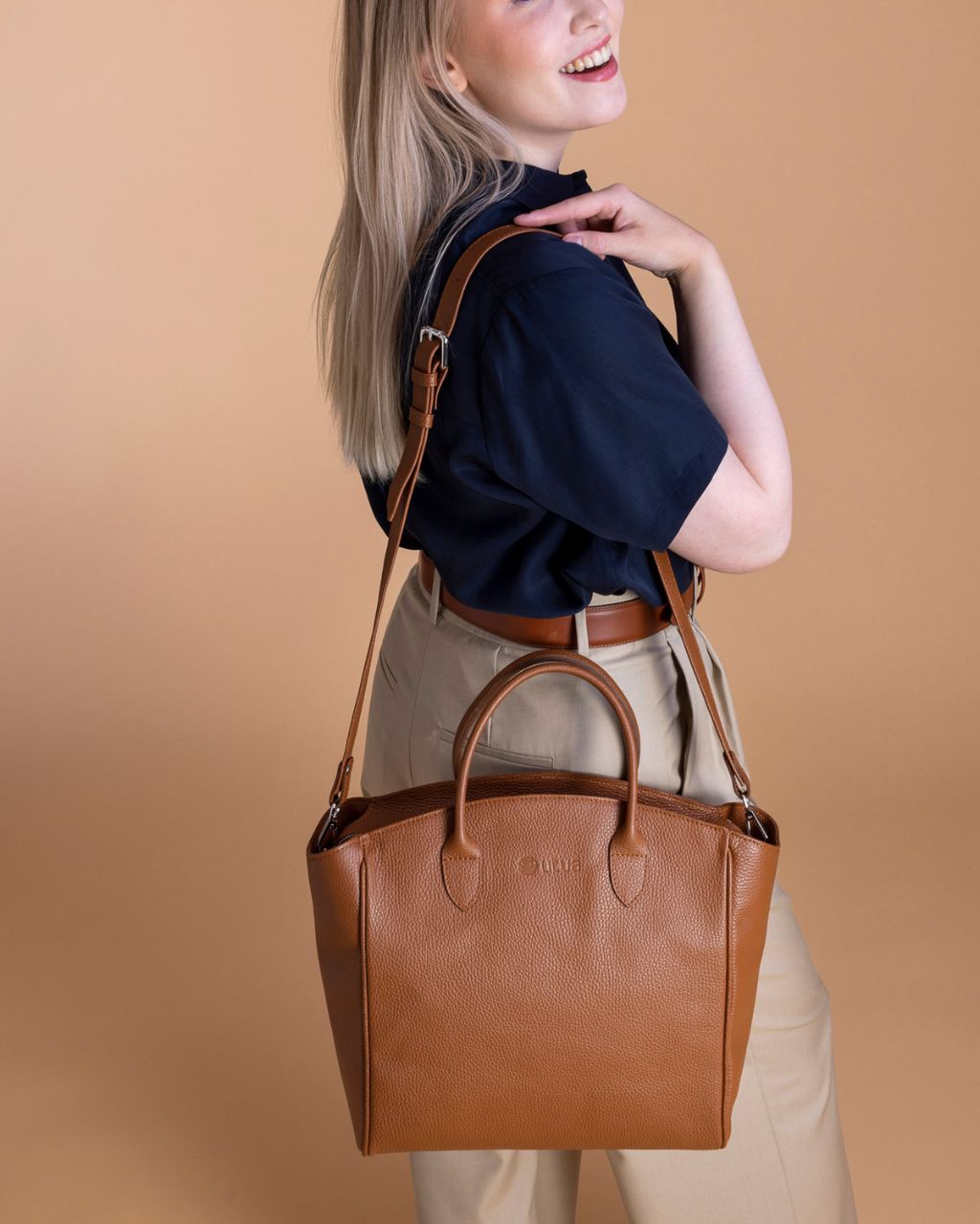 NahkainenUtuakasilaukkuArtemismusta