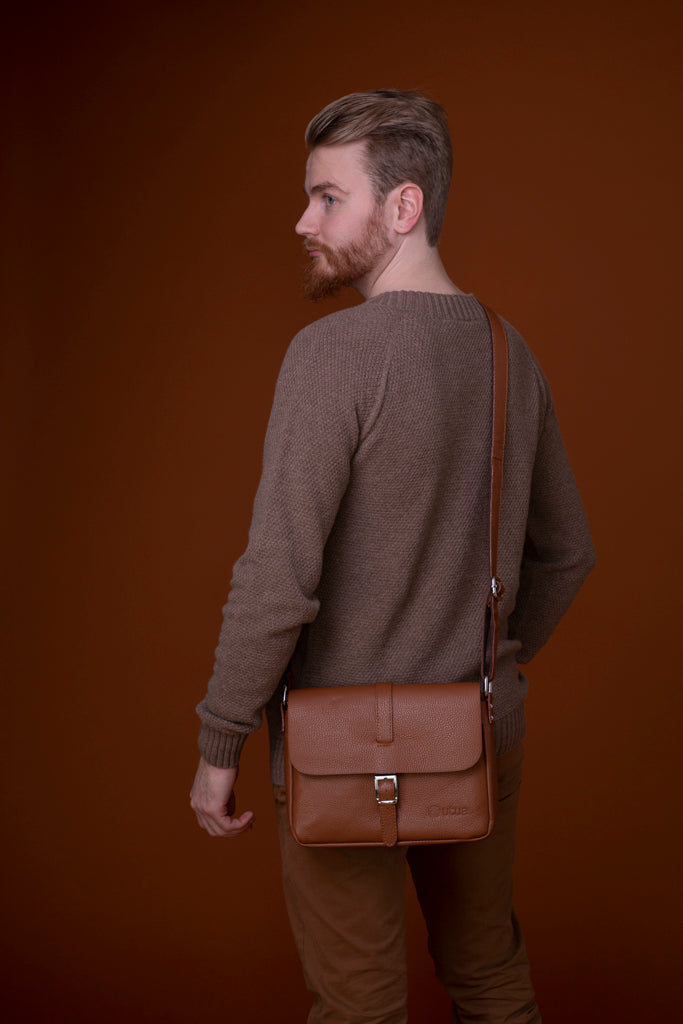 Nahkainen Utua olkalaukku Sanoma musta