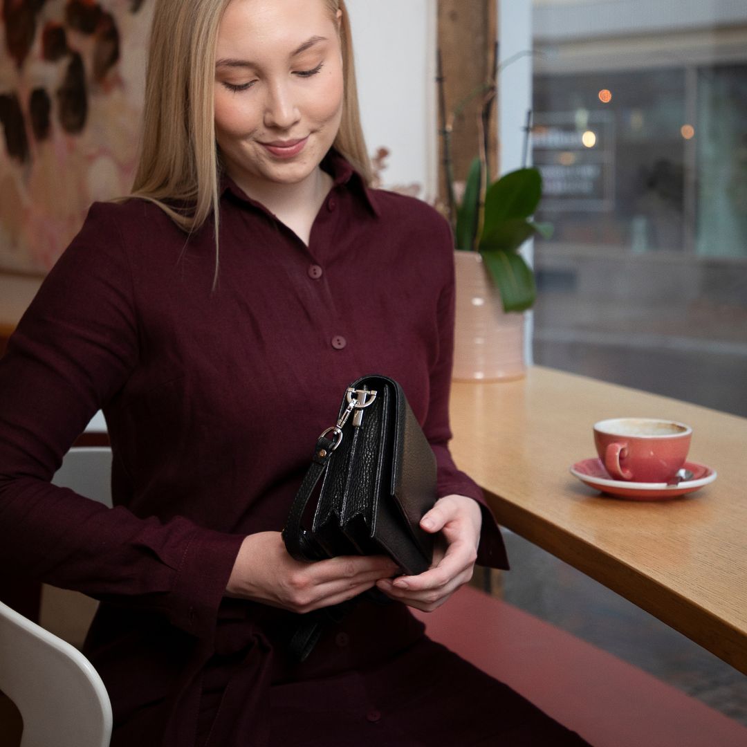 Utuan nahkainen pikkulaukku on laadukas.