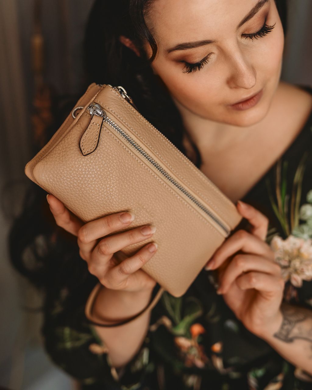 Tyylikas-pikkulaukku-Utua-Rauma-hiekan-ruskea