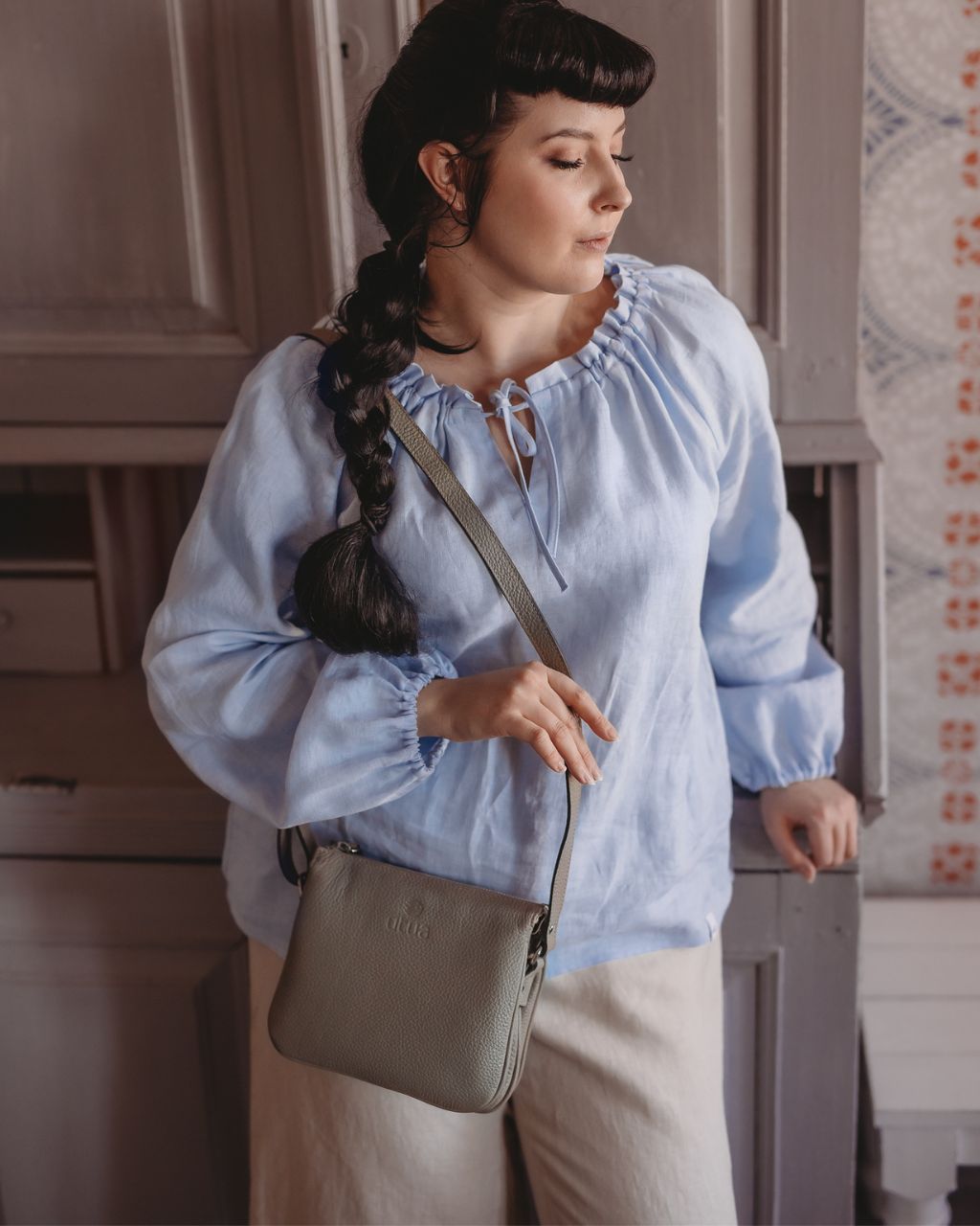 Utua-Ihme-Exclusive-pikkulaukku-harmaa