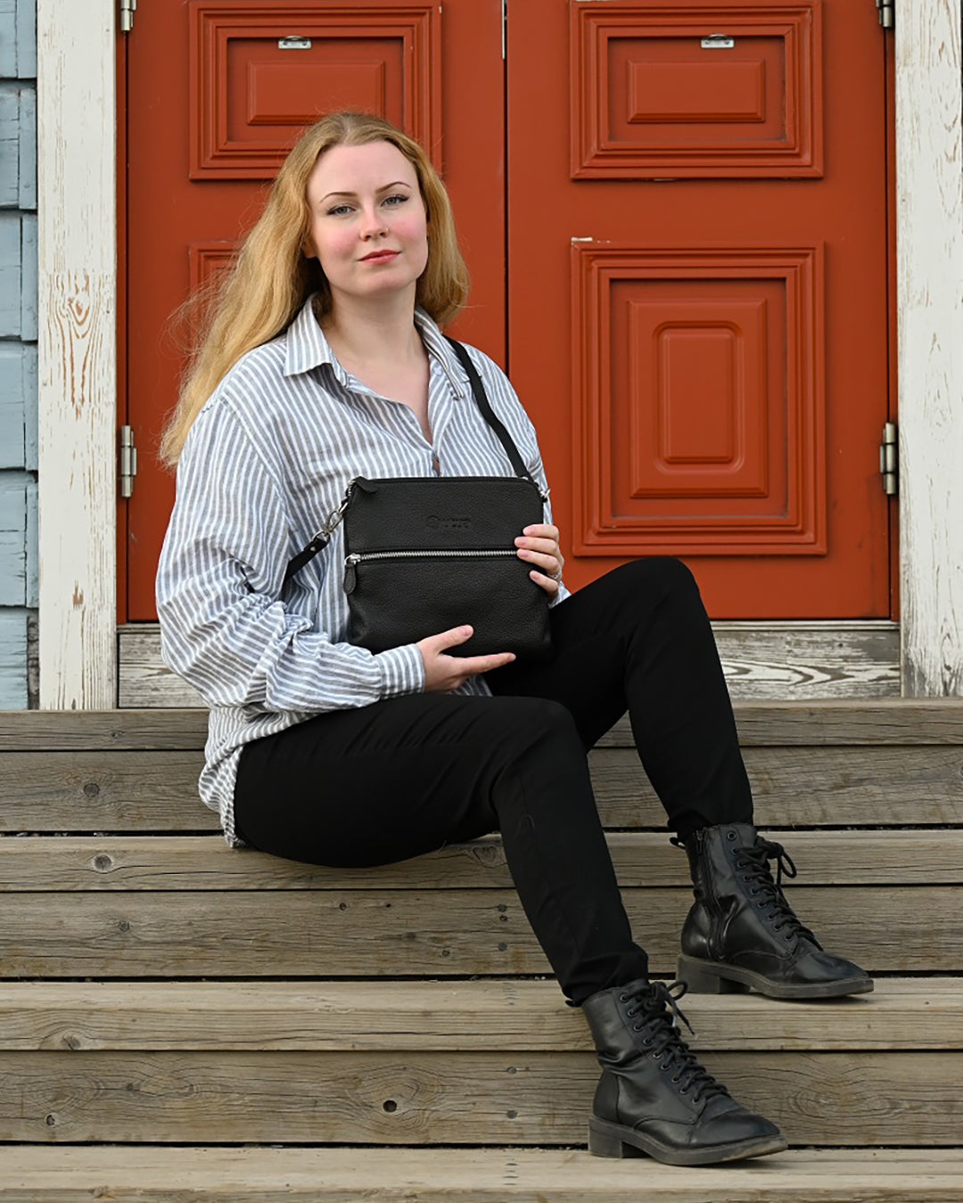 Utua Kekale pikkulaukku musta fiiliskuva