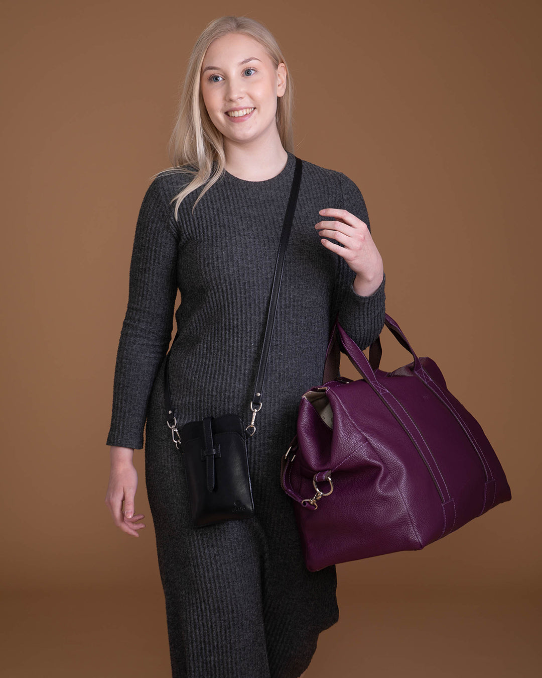 Utua Varpu Exclusive kasviparkittu puhelinlaukku musta fiilis