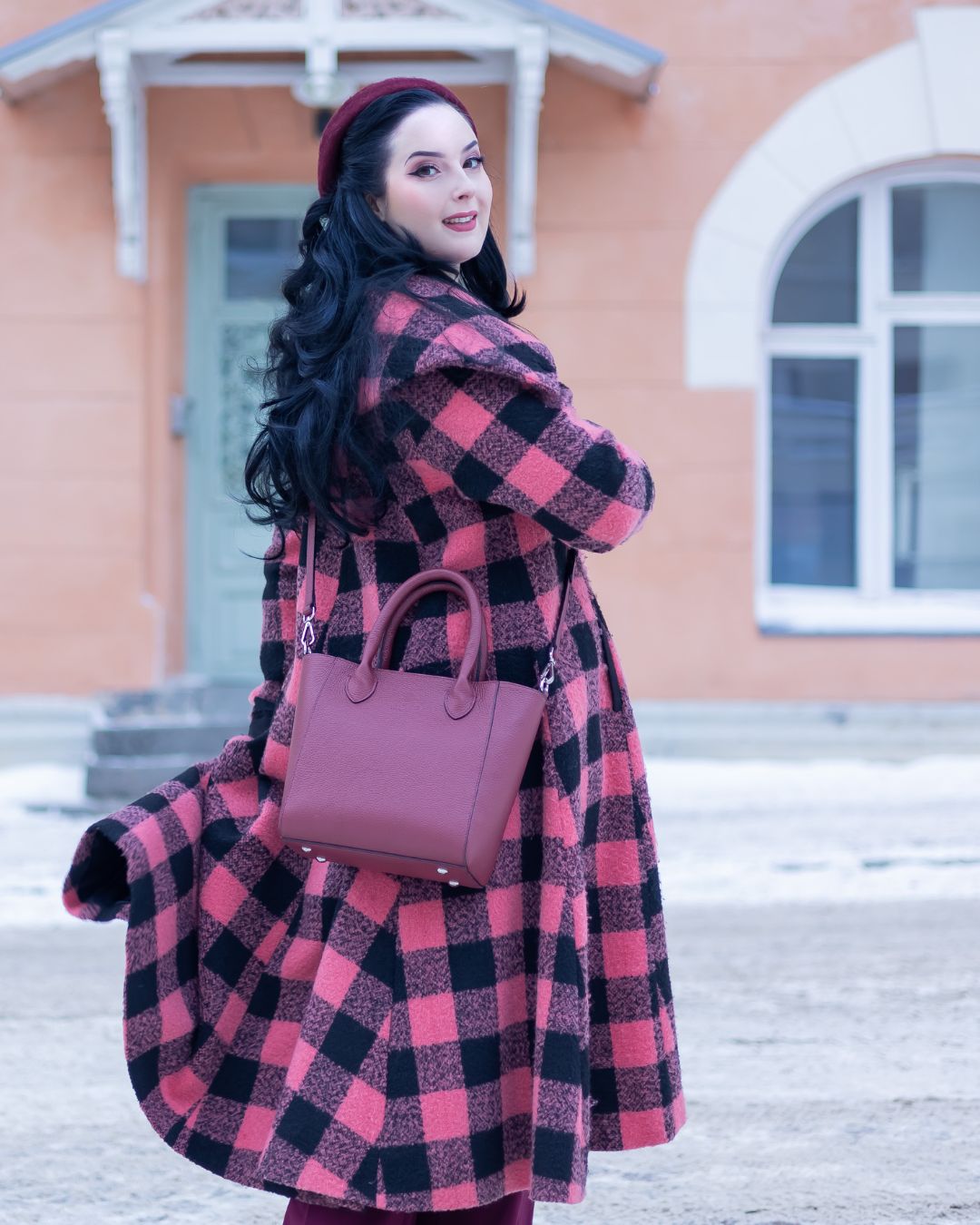 utua rhea kasilaukku ruskea olalla