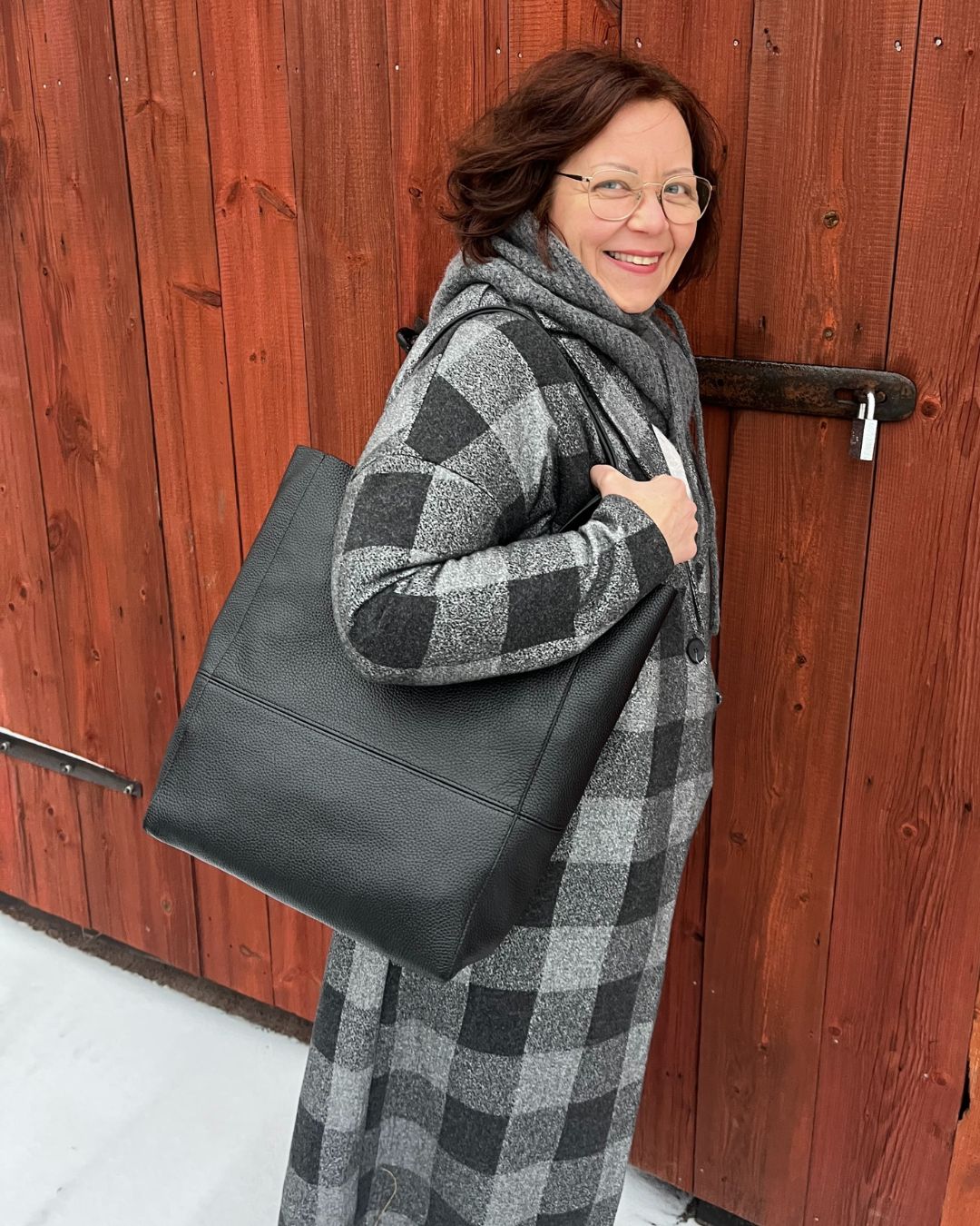 utua soolo nahka shopperi musta olalla