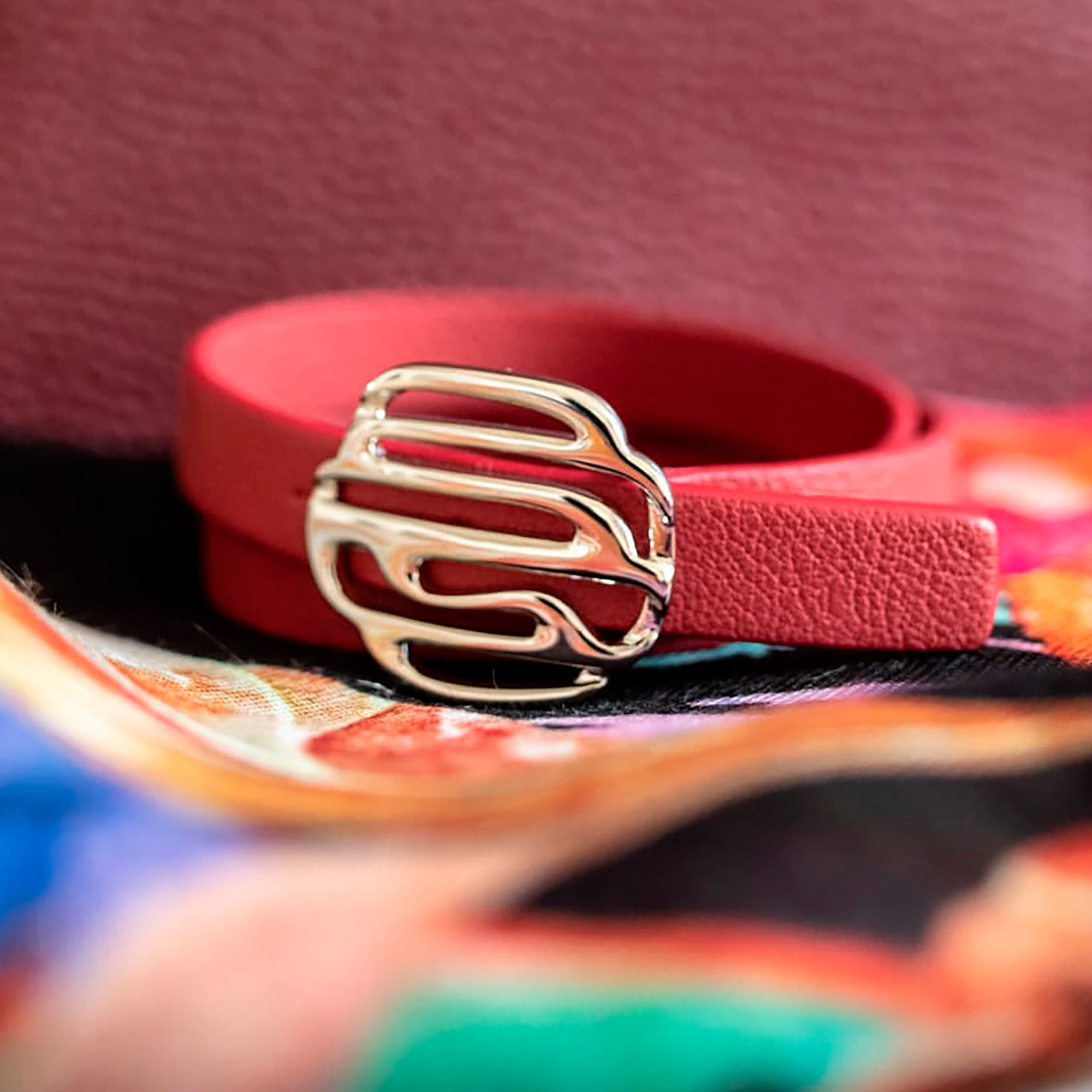 Utuan upeat nahkaiset rannekorut ja kaulakorut