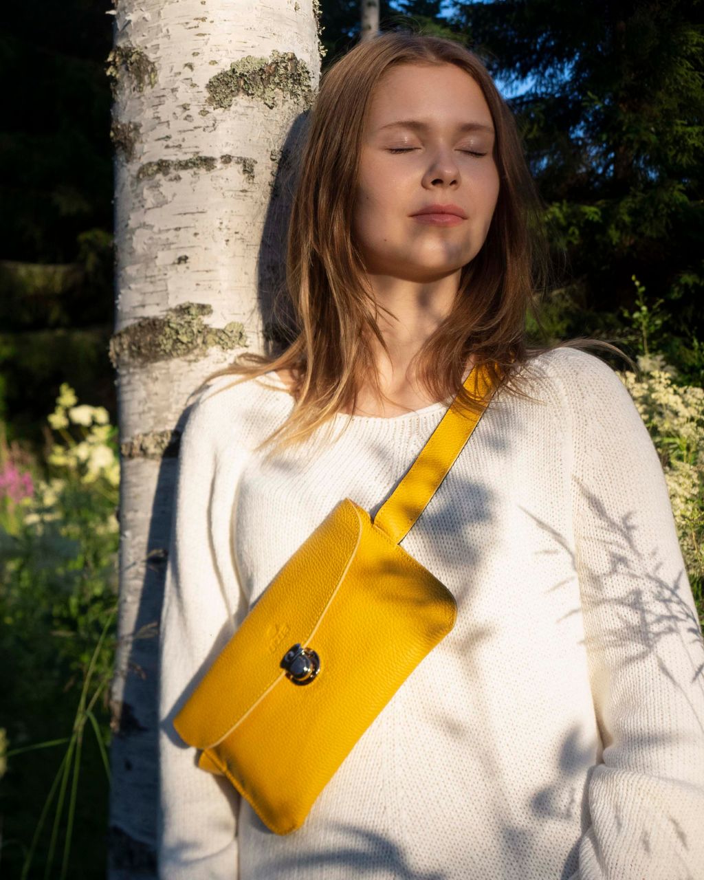 Laadukas Utua Iris pikkulaukku musta