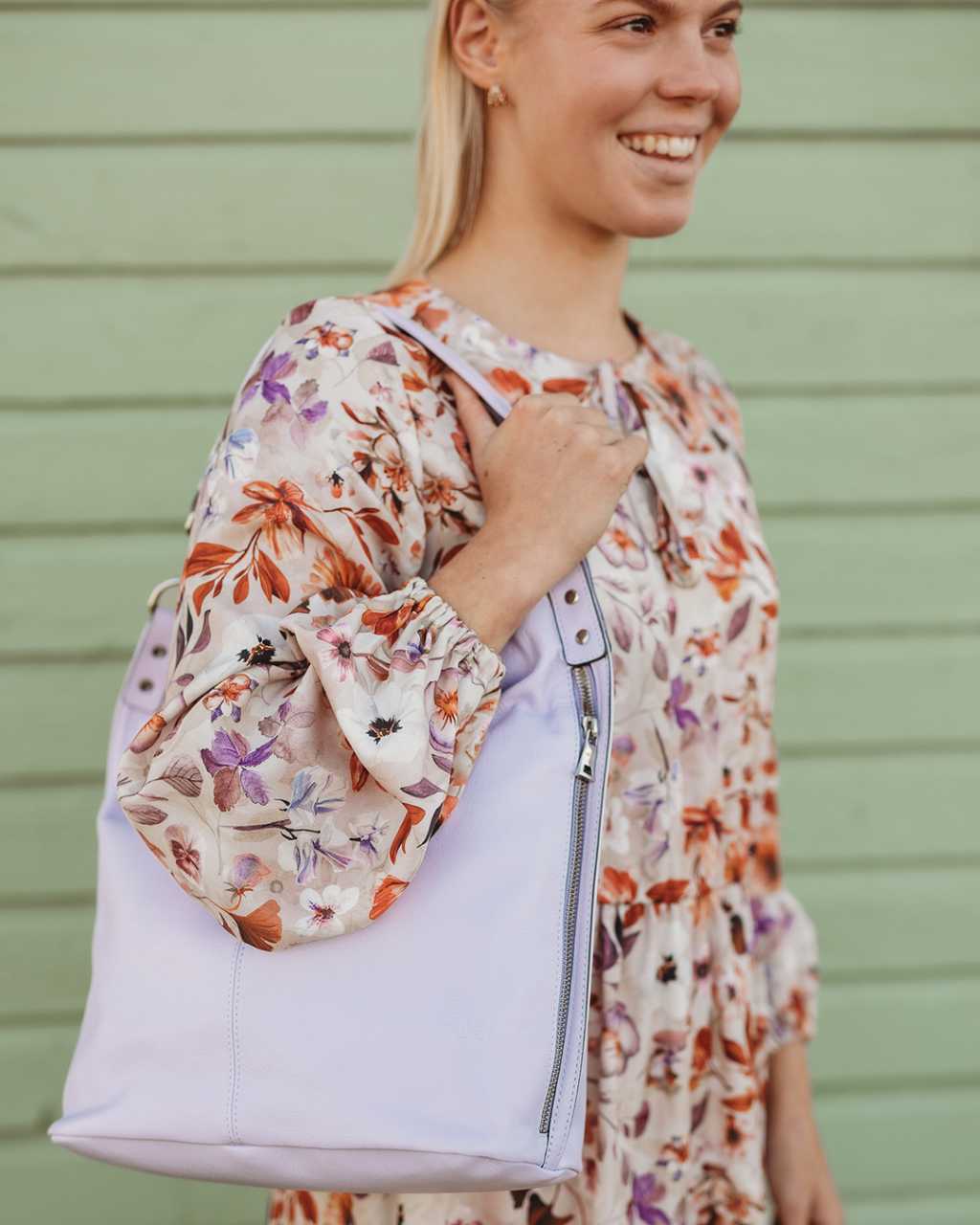 NahkainenUtuakasilaukkuAuroramusta