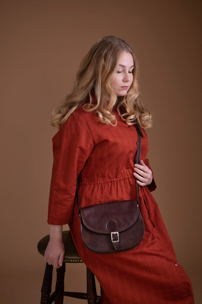 Nahkainen Utua kasviparkittu olkalaukku Visby Exclusive musta