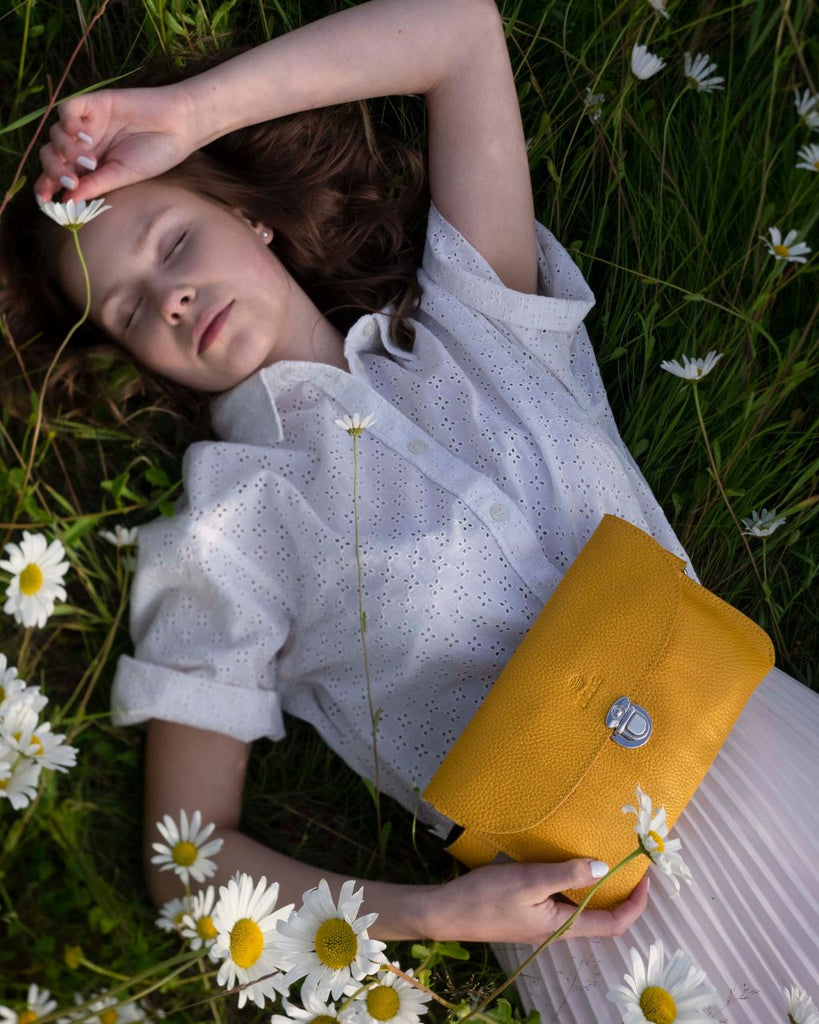 Nahkainen Utua pikkulaukku Iris keltainen