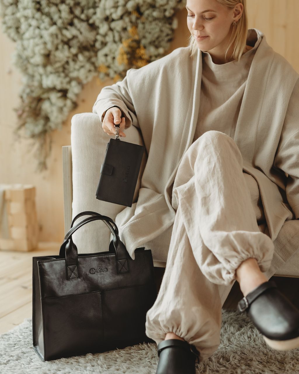 Nahkaiset_mustat_olkalaukut