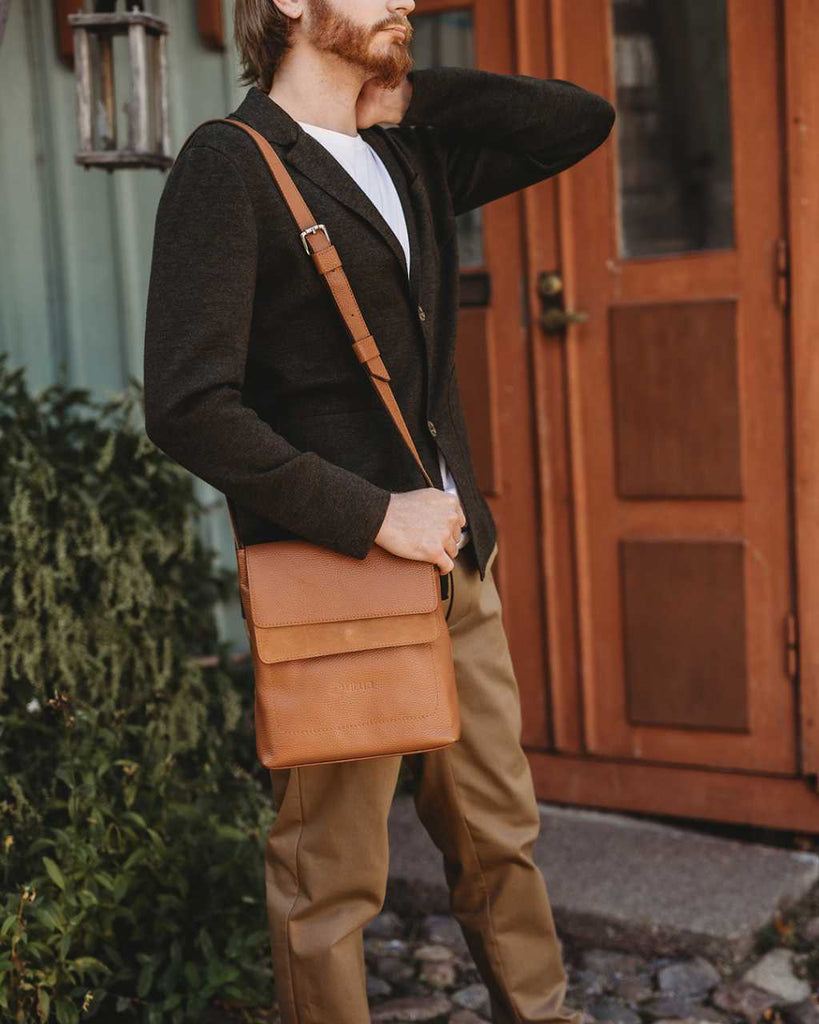 Suomalaisen_Utuan_olkalaukku_Odense_ruskea