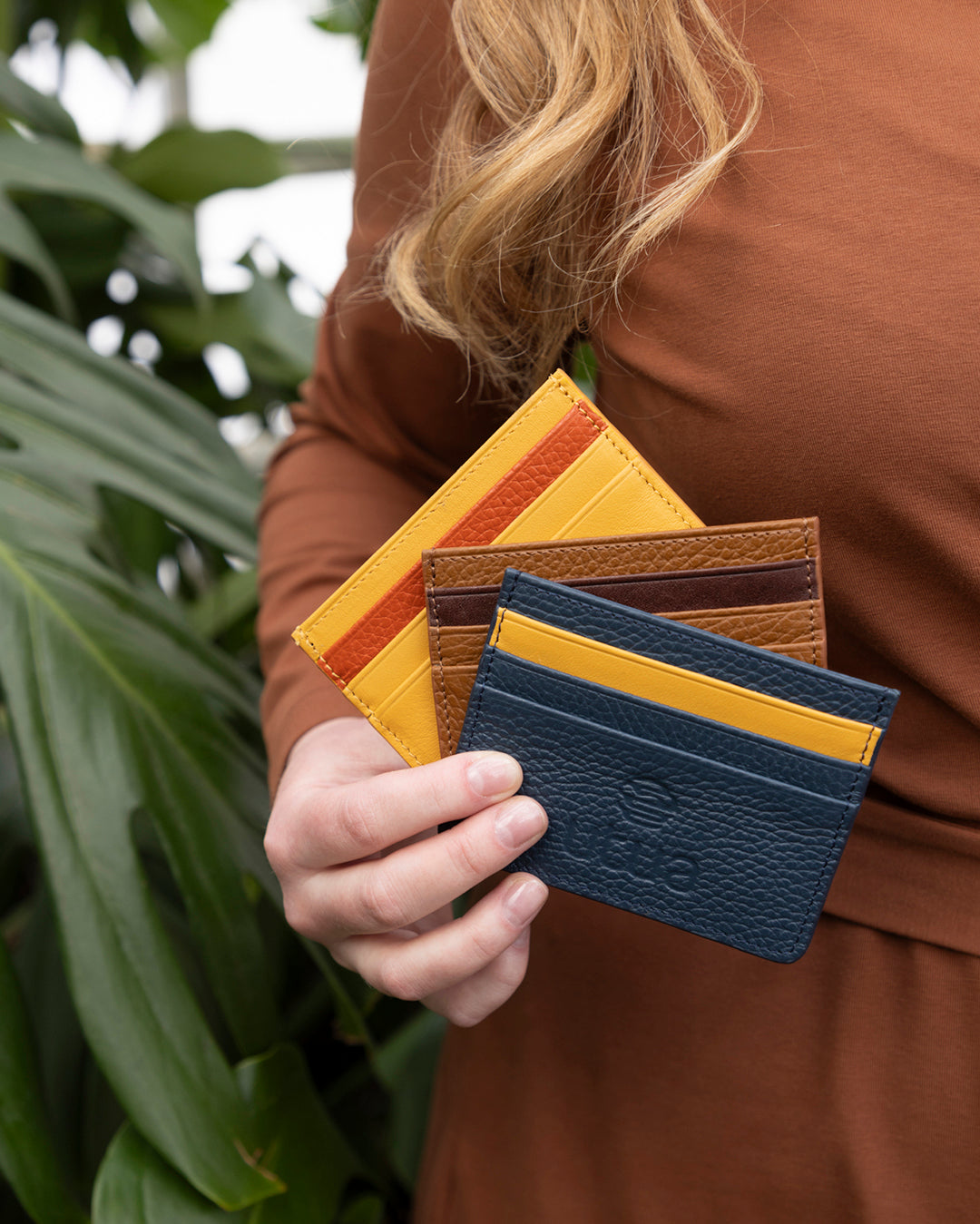 Utua Korttikotelo ruskeatummanruskea fiiliskuva