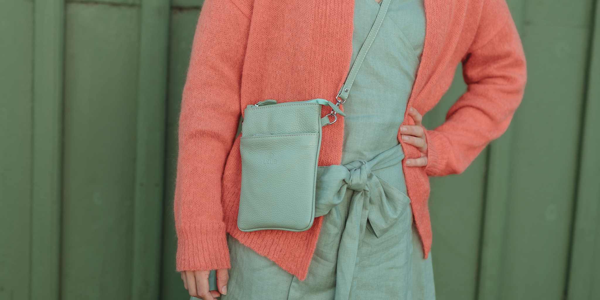 Utua Santra puhelinlaukku vedenvihreän sävyssä