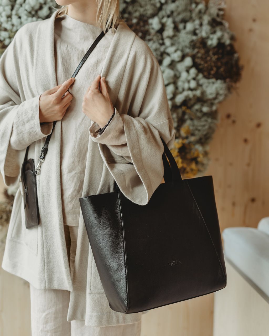 Utuan_mustat_olkalaukut