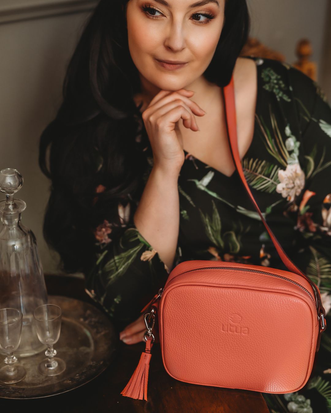 utua espoo exclusive pikkulaukku crossbody harmaa