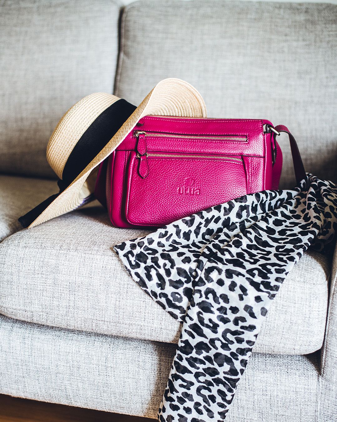 utua hestia keltainen olkalaukku sohvalla