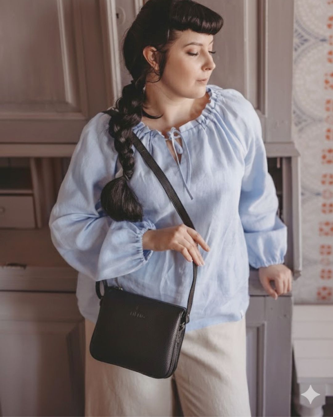 utua musta ihme pikkulaukku olalla