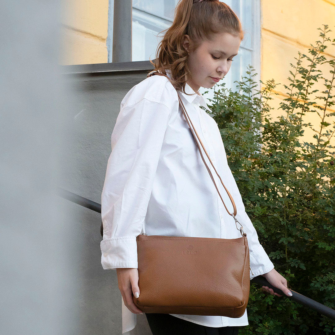 utua-olkalaukut-ruskea-kajo-martioitu