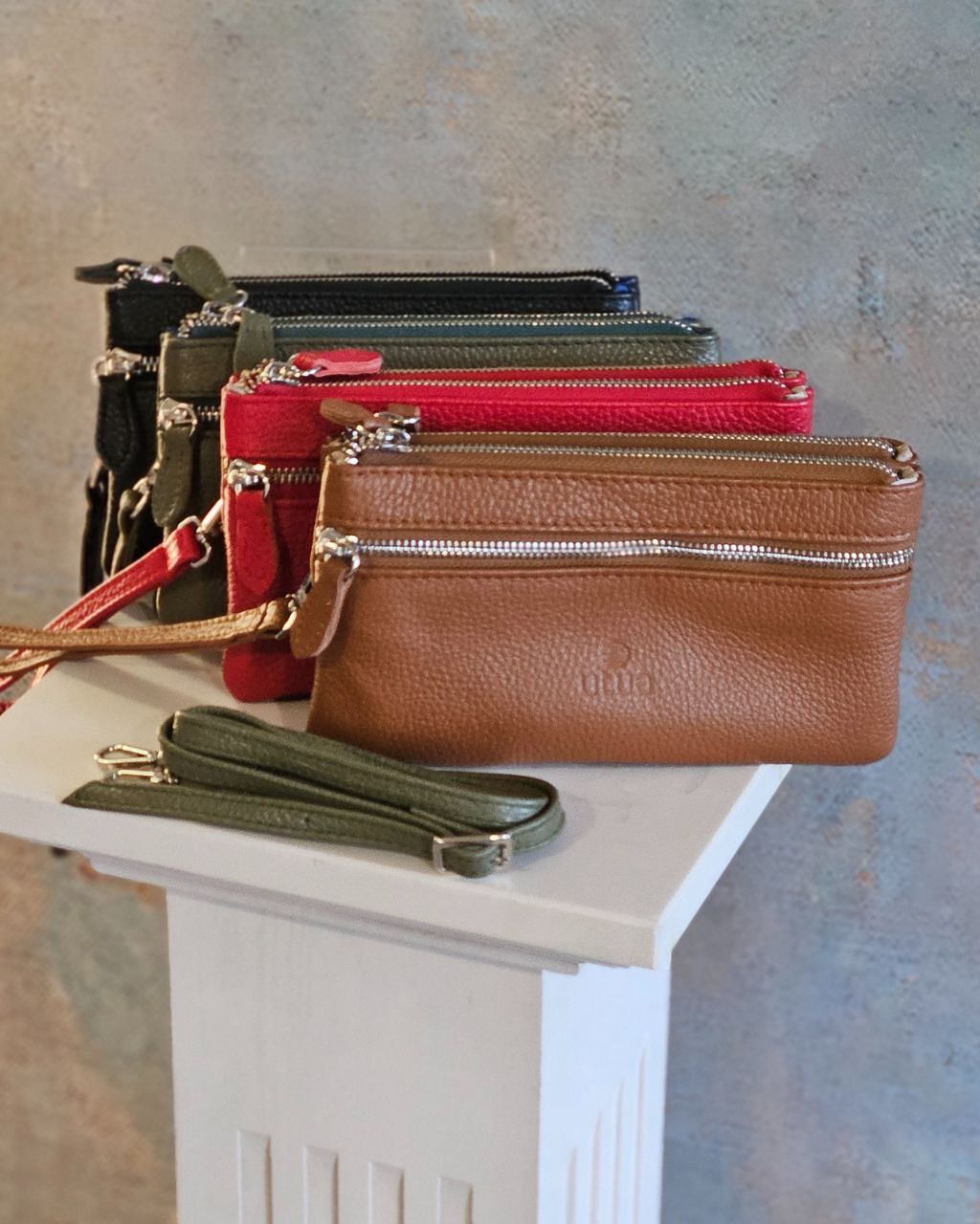 utua-rauma-nahkainen-pikkulaukku-kokoelma-edesta