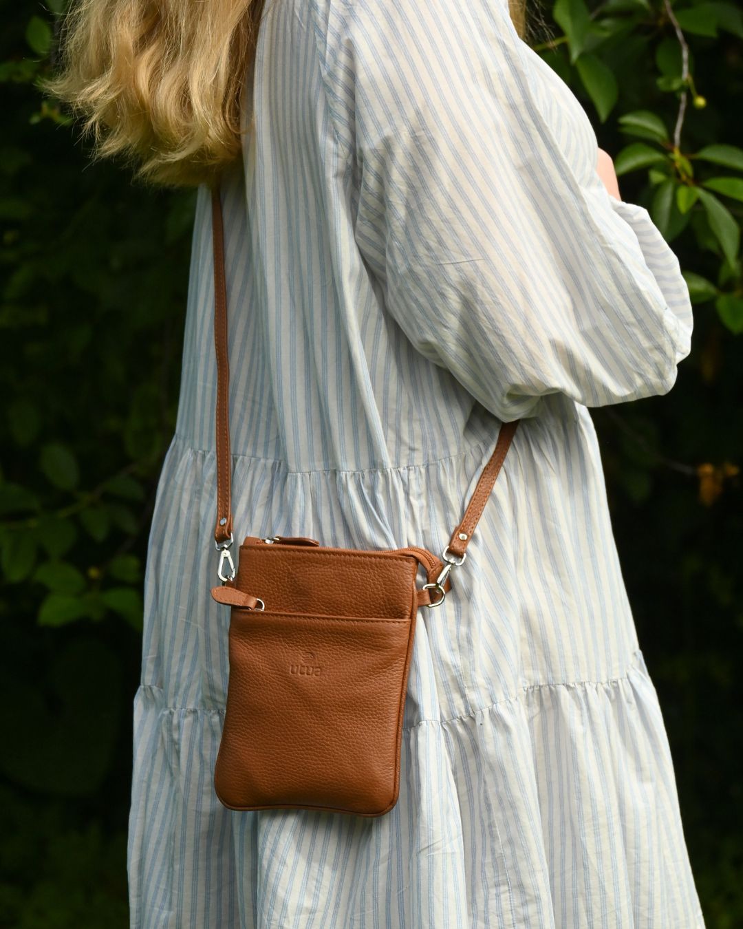 utua santra puhelinpussukka pikkulaukku ruskea